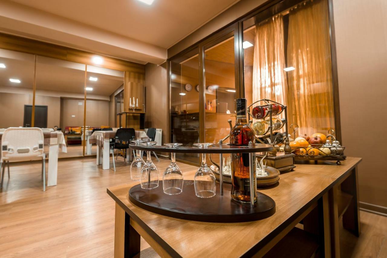 Aygestan Hostel Єреван Екстер'єр фото